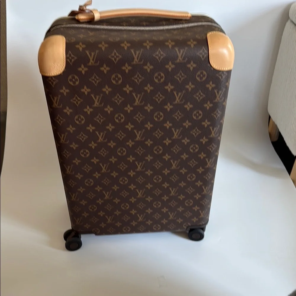 Louis Vuitton Monogram Canvas Travel Bag - Picture 1 of 15